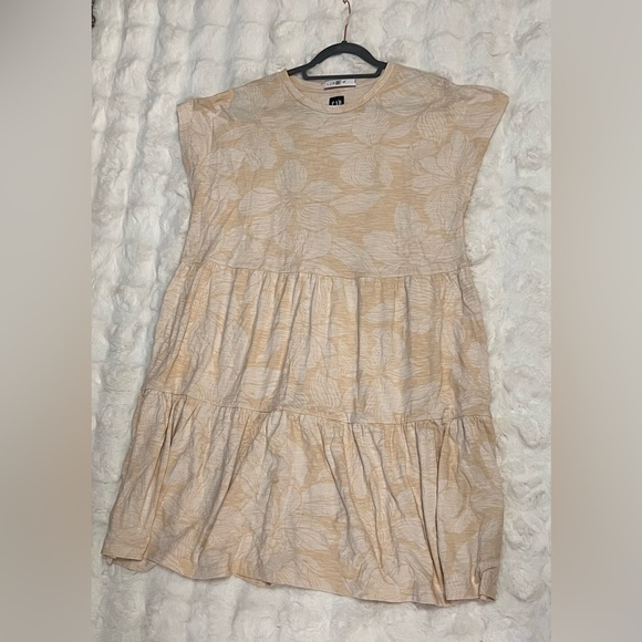 GAP tiered mini dress size XL. 39” total length. Cap sleeves. Beige print. - Picture 4 of 6